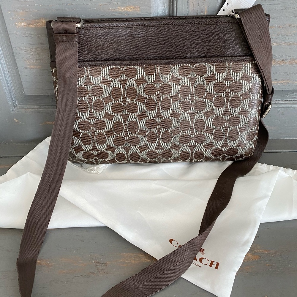 Coach Signature print Spencer crossbody, brown - Picture 7 of 9
